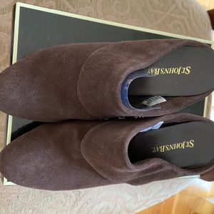 St. John’s Bay Brown Mules Size 8 1/2